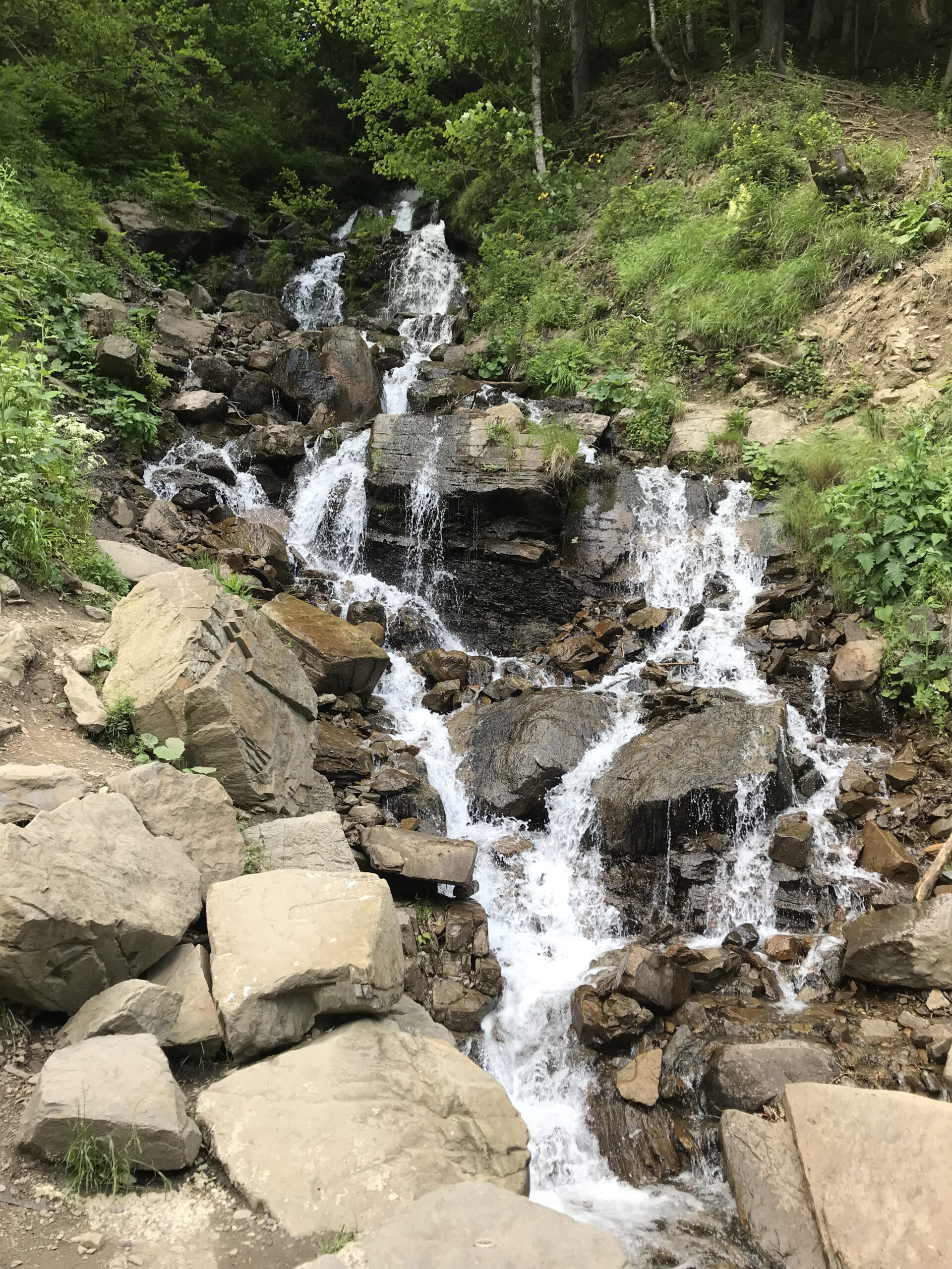 Яблунецький перевал, водоспад